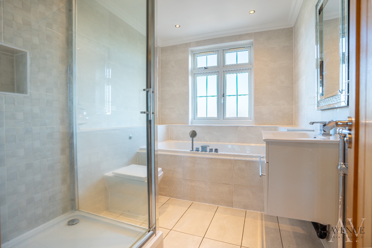 5 bed terraced house for sale in Maclennan Avenue, Rainham  - Property Image 14