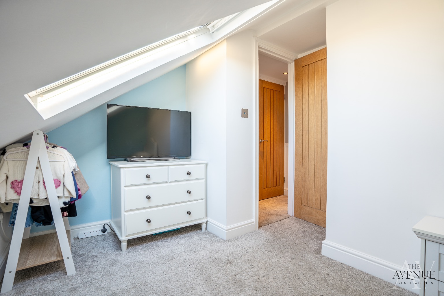 5 bed terraced house for sale in Maclennan Avenue, Rainham 15