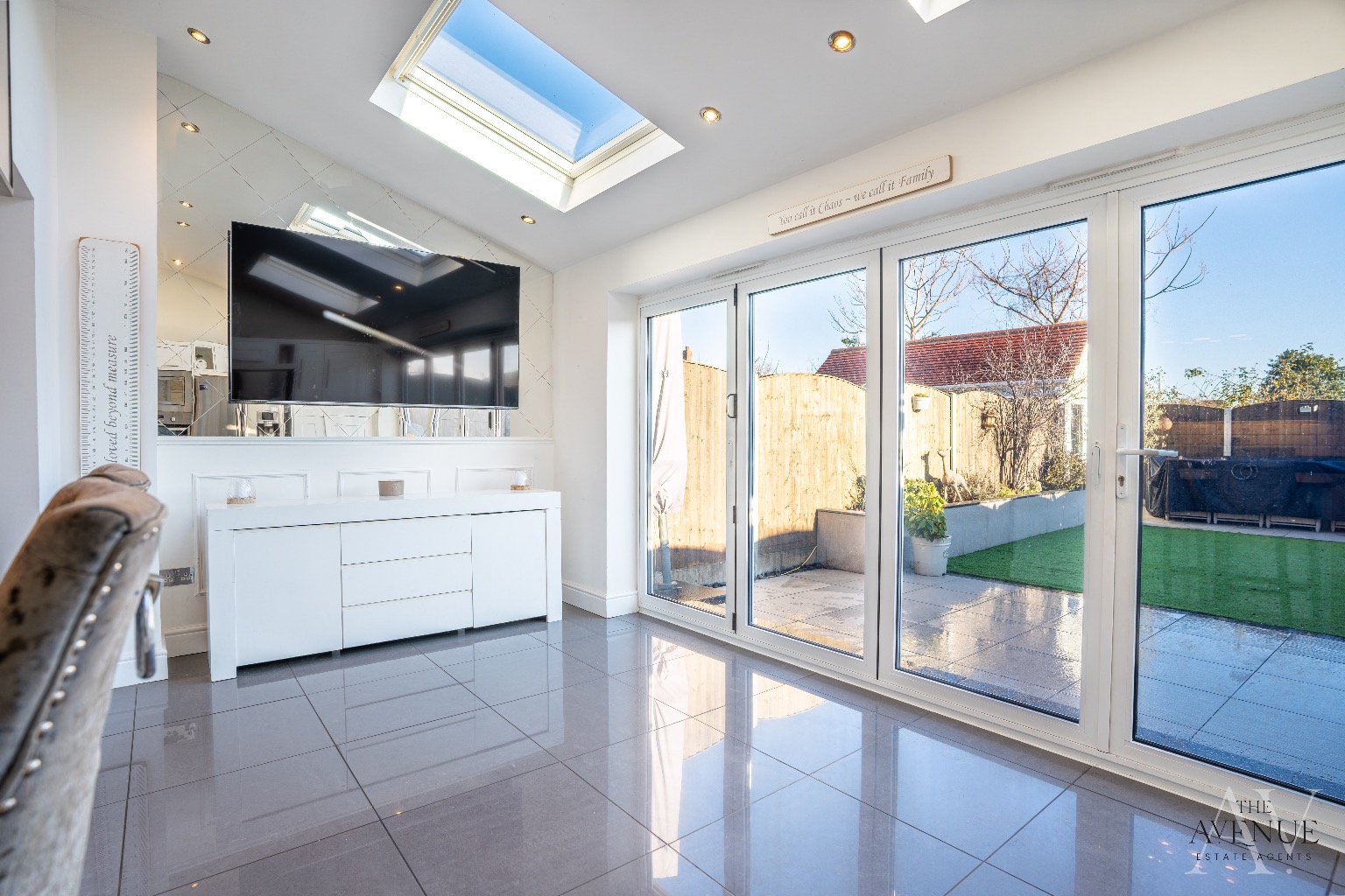 5 bed terraced house for sale in Maclennan Avenue, Rainham 3
