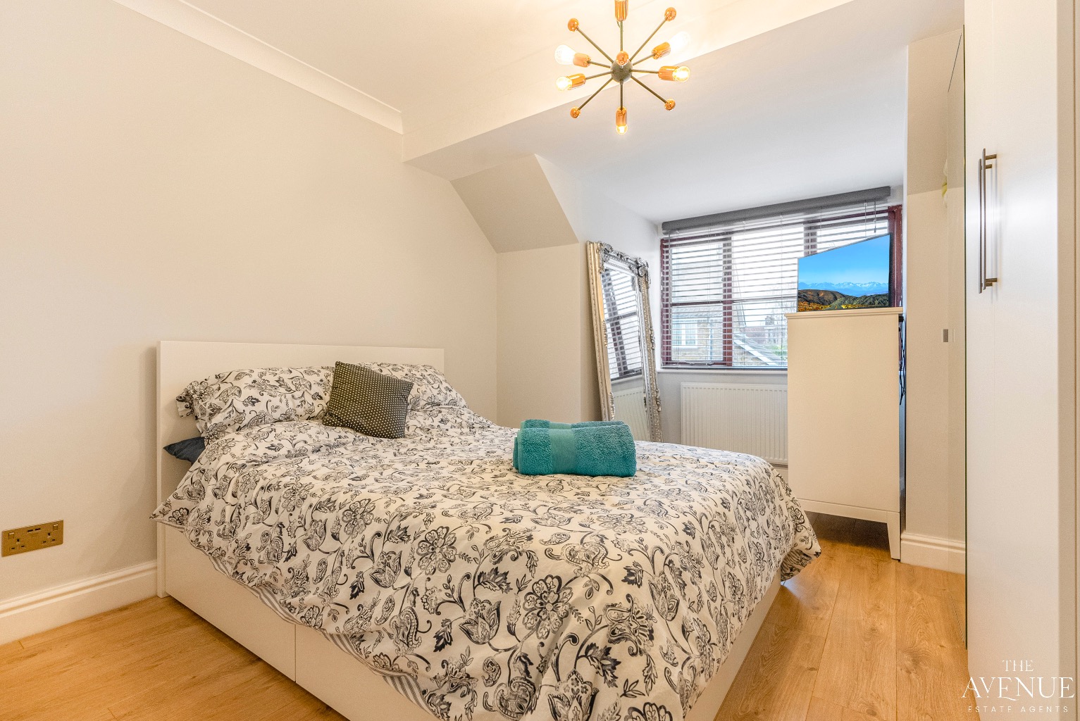 4 bed detached house for sale in Northfields, Grays 10