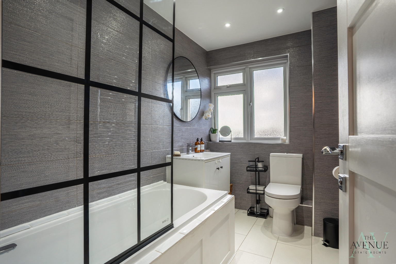 3 bed terraced house for sale in Larkswood Road, Corringham  - Property Image 15