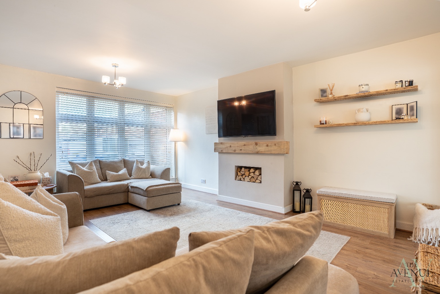 3 bed terraced house for sale in Larkswood Road, Corringham 2