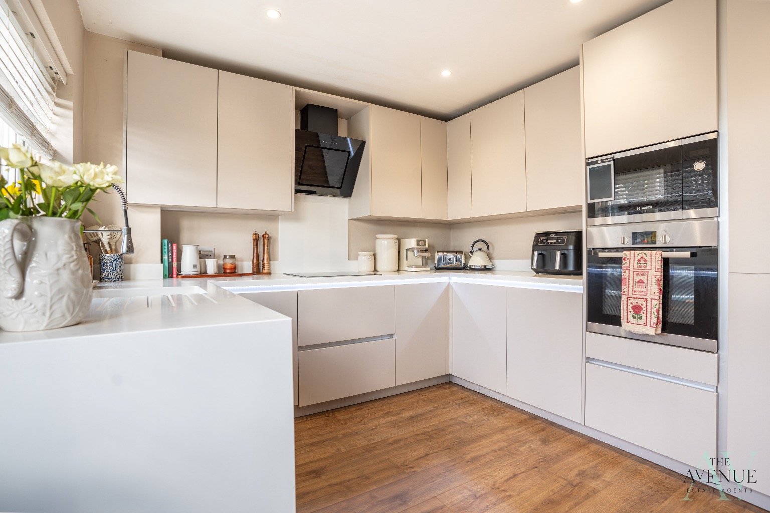 3 bed terraced house for sale in Larkswood Road, Corringham - Property Image 1
