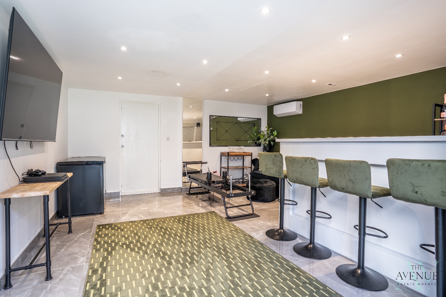 3 bed terraced house for sale in Larkswood Road, Corringham 7