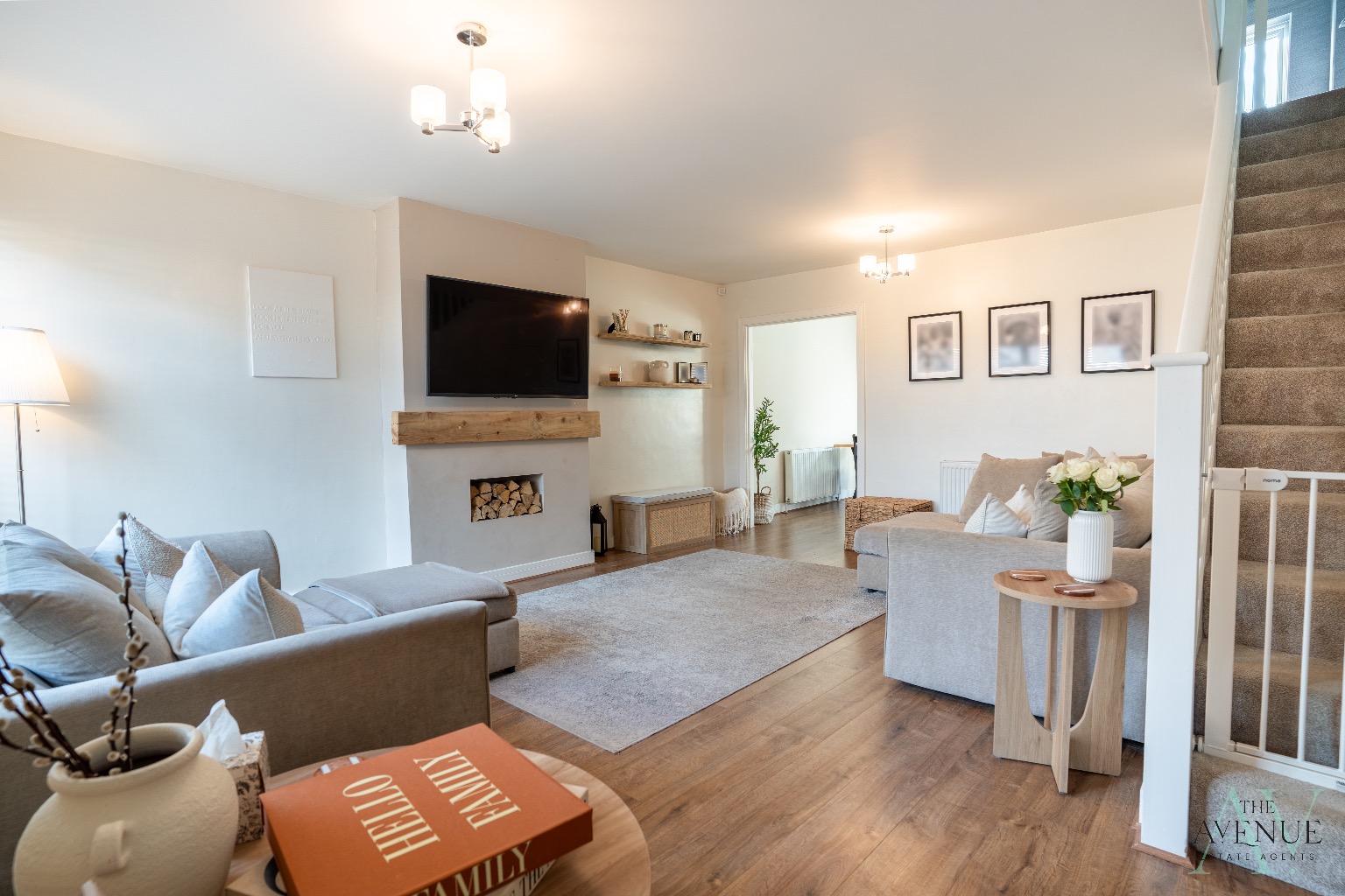 3 bed terraced house for sale in Larkswood Road, Corringham  - Property Image 2