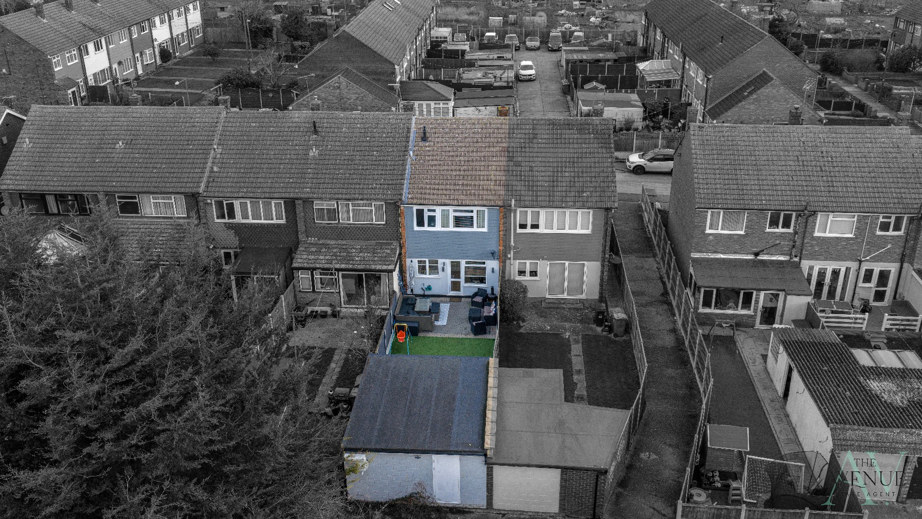 3 bed terraced house for sale in Larkswood Road, Corringham 16