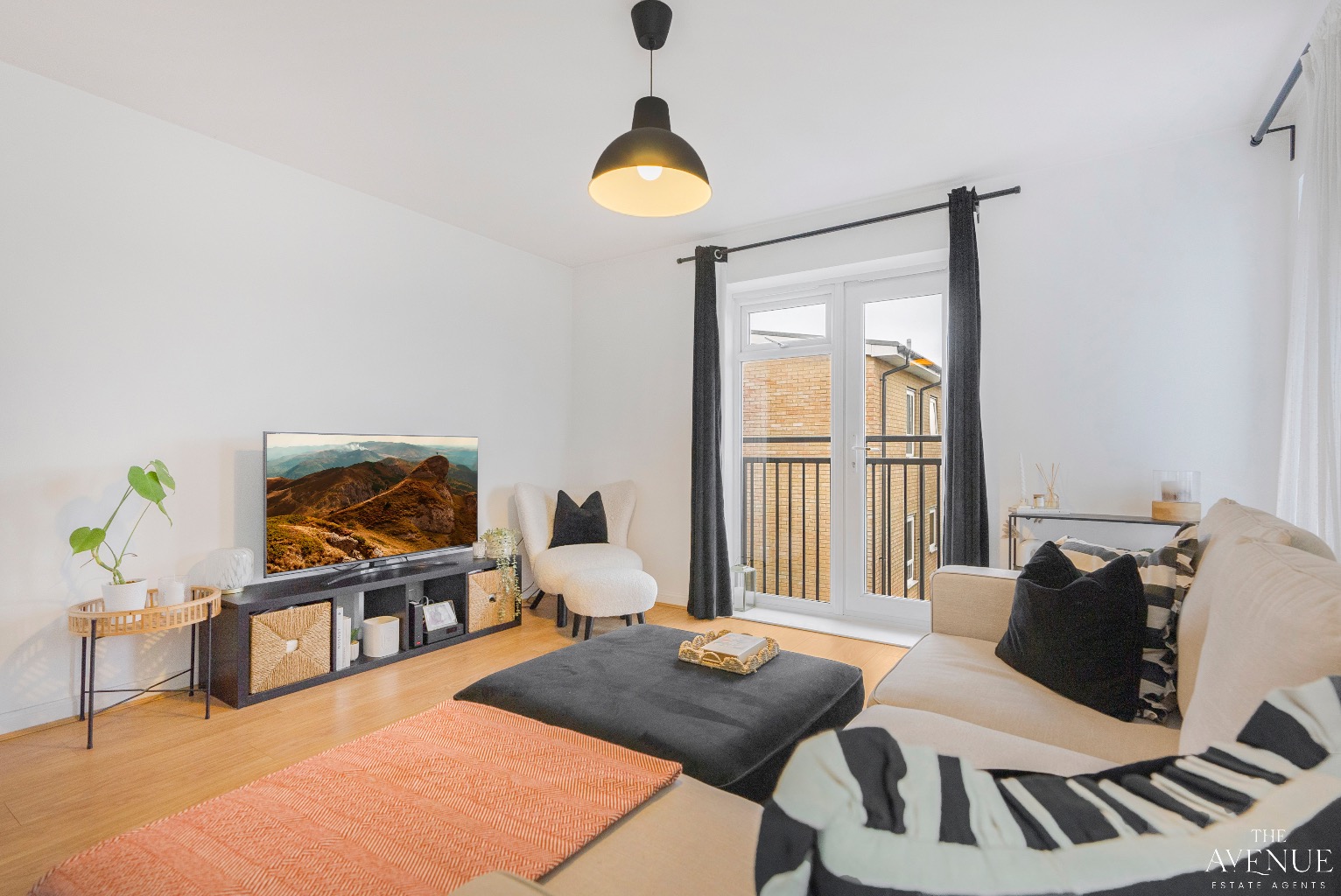 2 bed flat for sale in The Chase, Grays 4