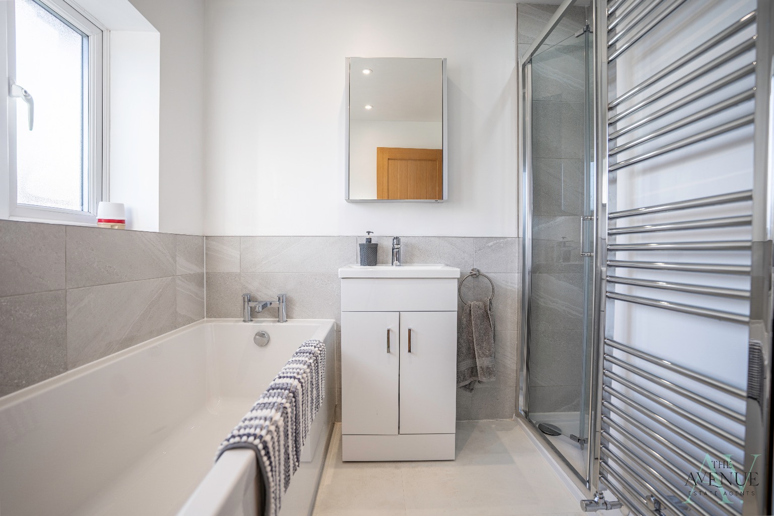 3 bed end of terrace house for sale in Chafford Way, Stifford Clays 9