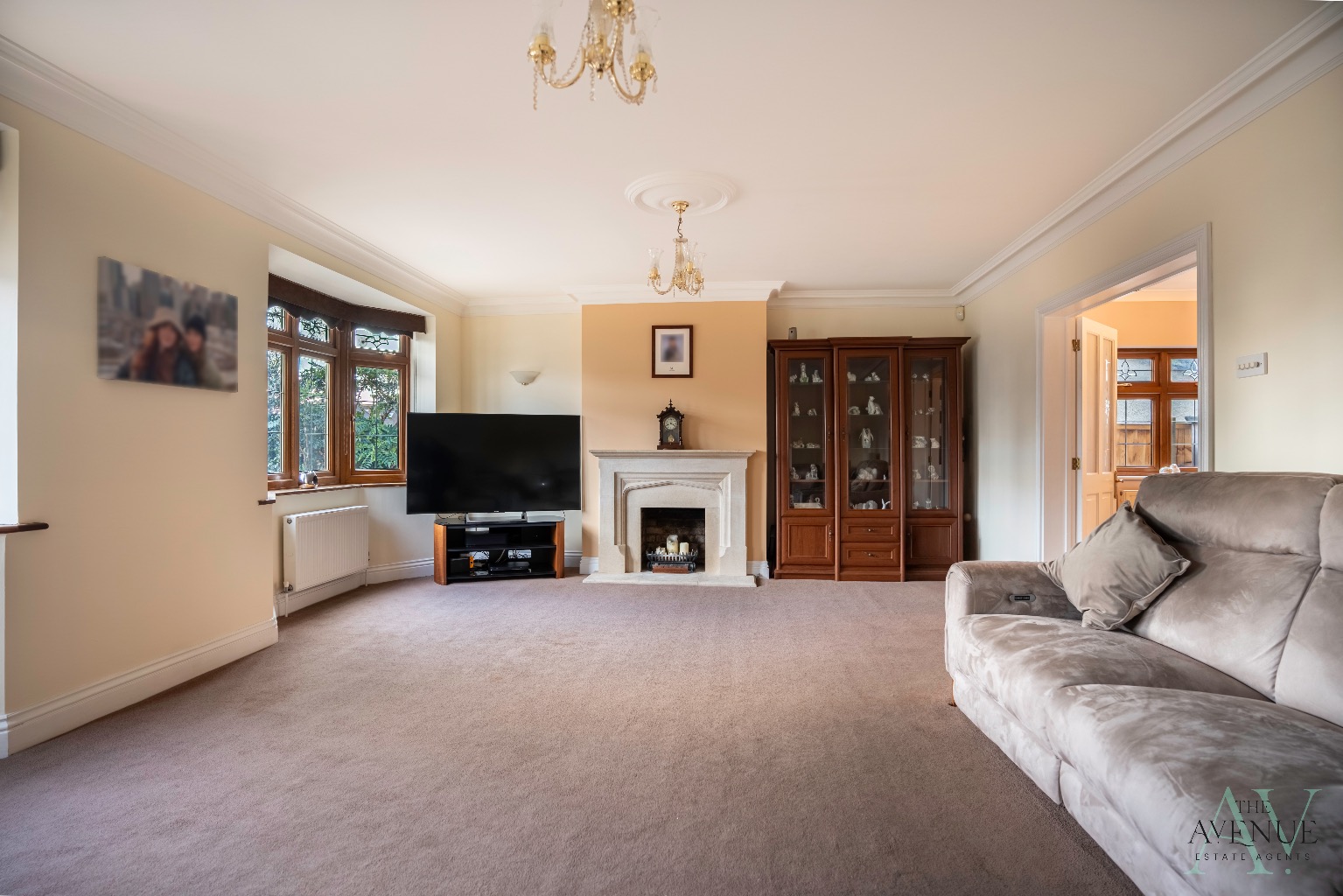 5 bed detached house for sale in Connaught Avenue, Grays  - Property Image 5