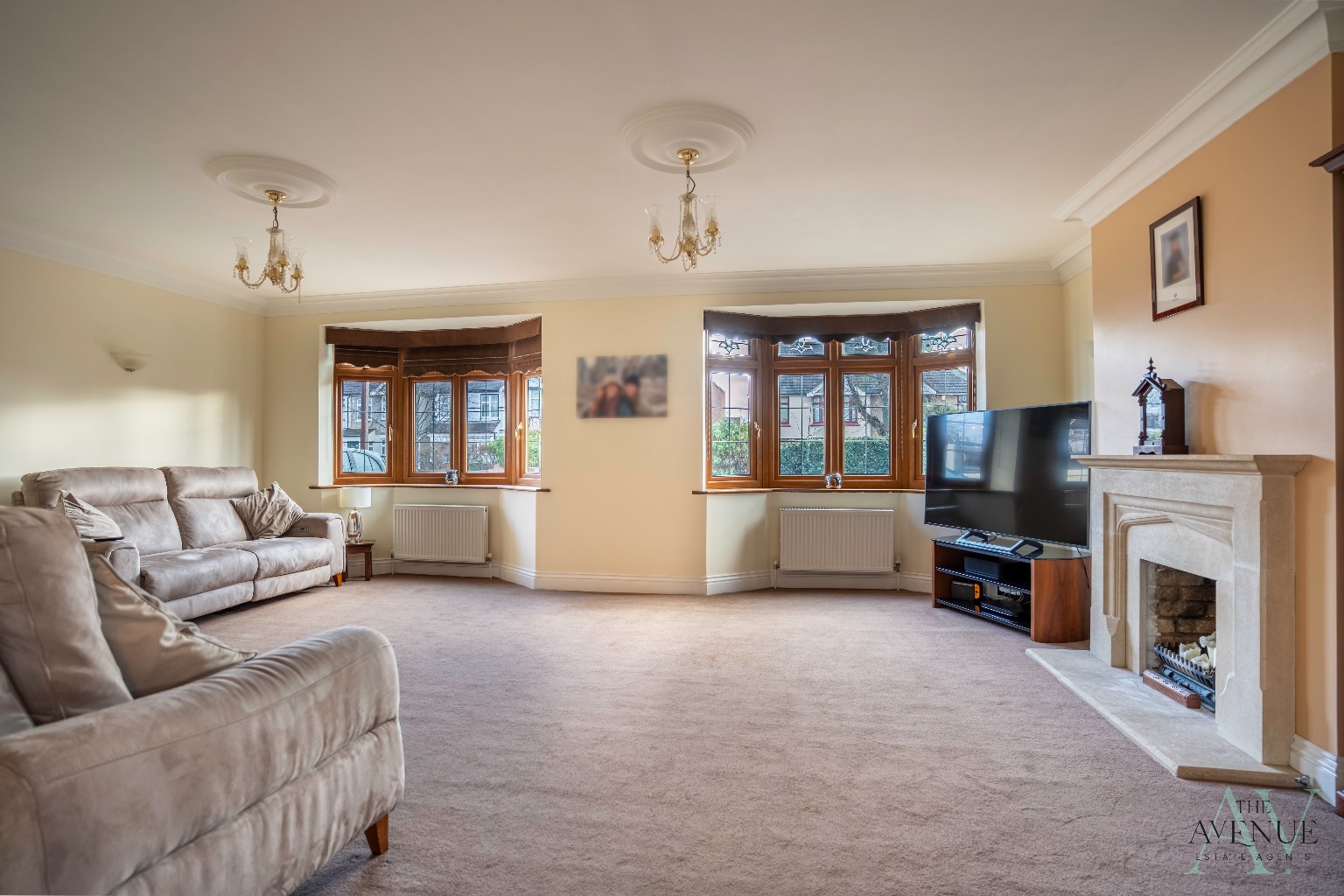 5 bed detached house for sale in Connaught Avenue, Grays 3
