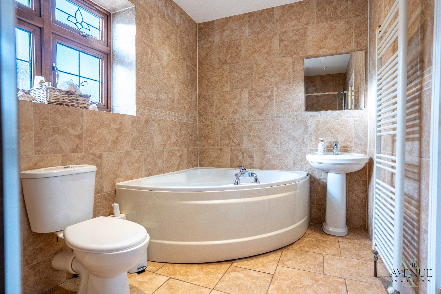 5 bed detached house for sale in Connaught Avenue, Grays  - Property Image 14