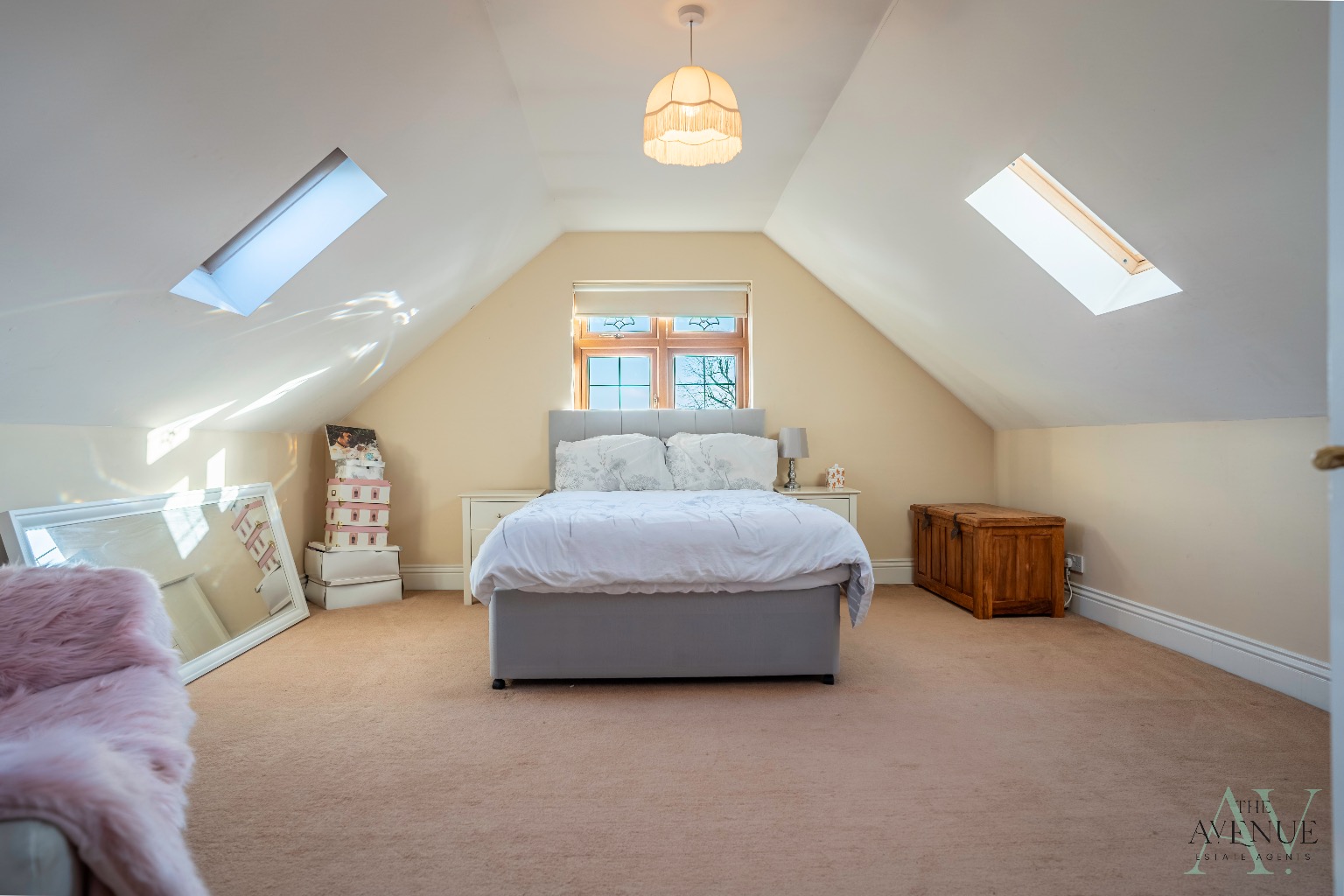 5 bed detached house for sale in Connaught Avenue, Grays 14