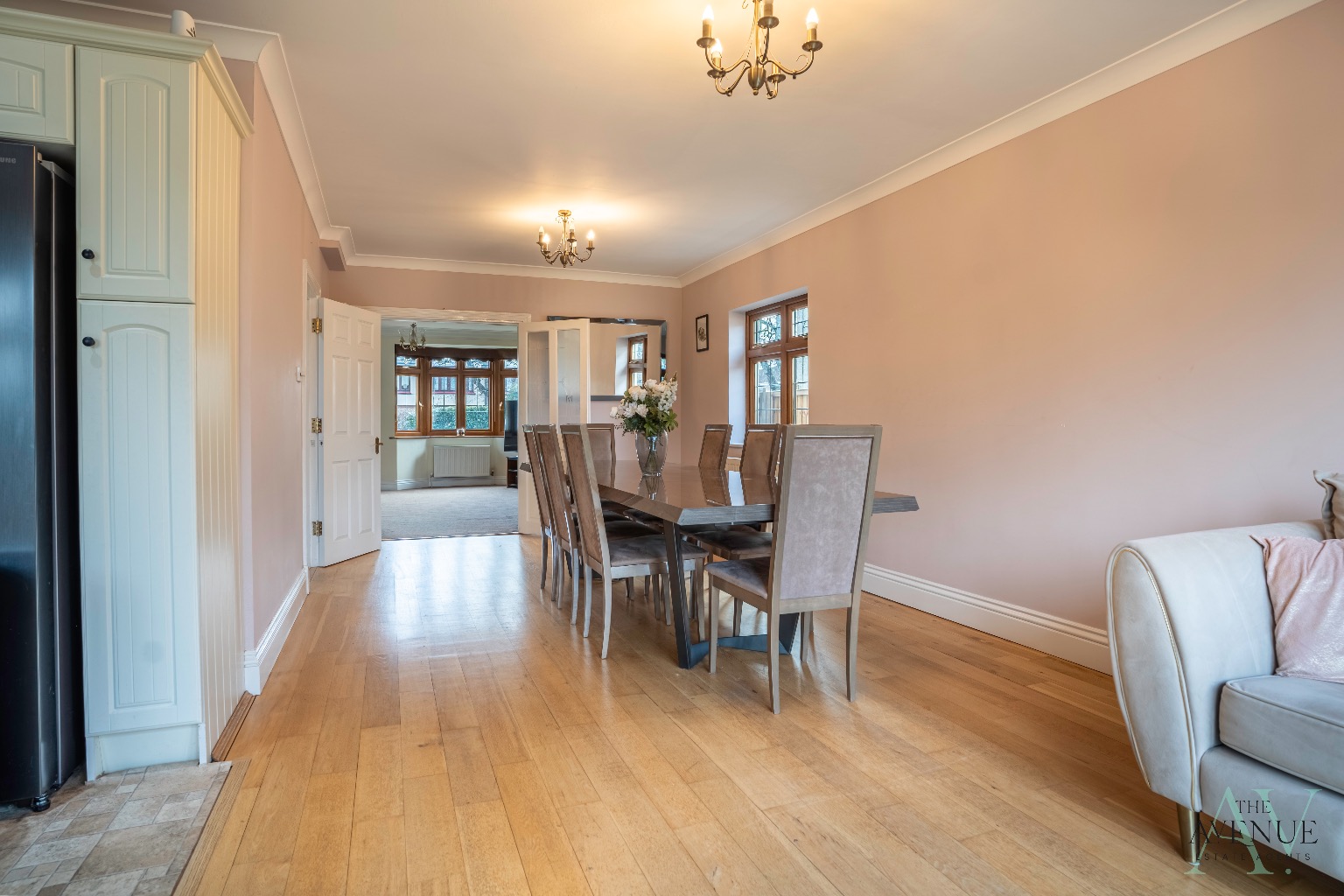 5 bed detached house for sale in Connaught Avenue, Grays  - Property Image 3