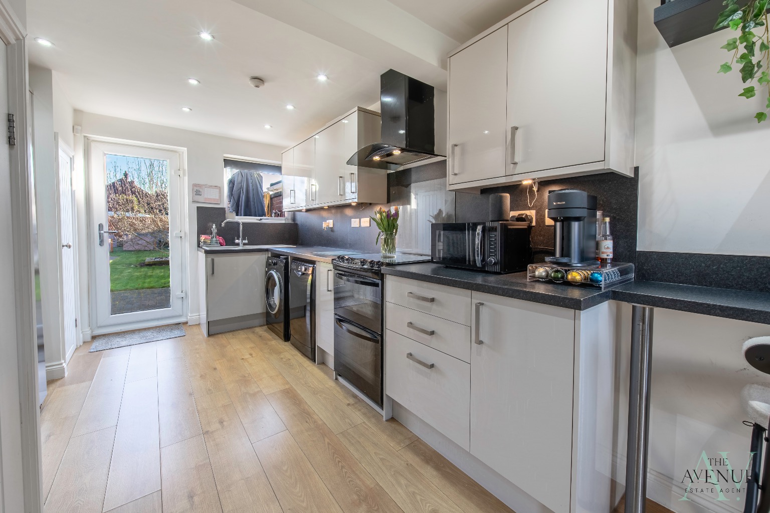 3 bed end of terrace house for sale in Goddard Road, Grays 4