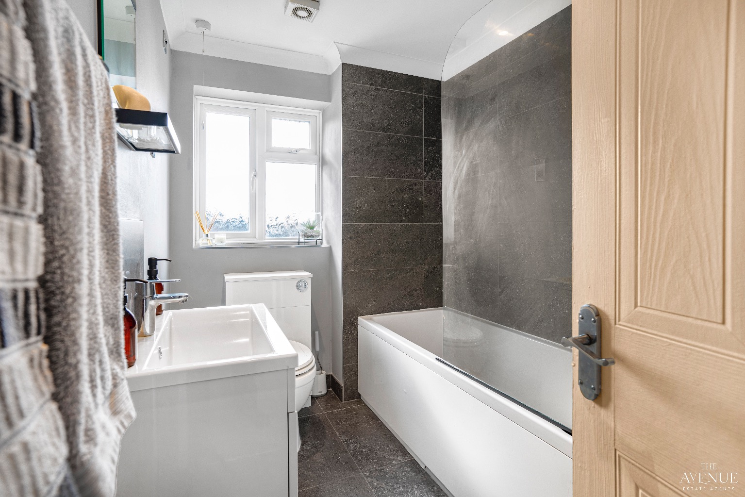 2 bed end of terrace house for sale in Alderton Road, Orsett 8