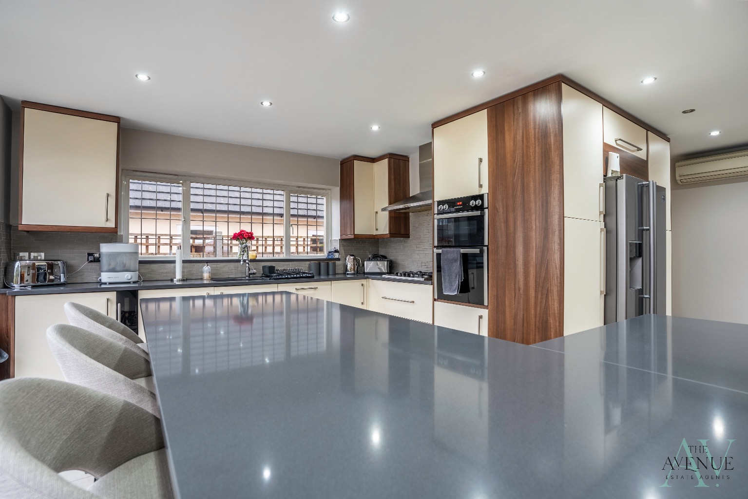 4 bed detached house for sale in Chestnut Avenue, North Grays 2