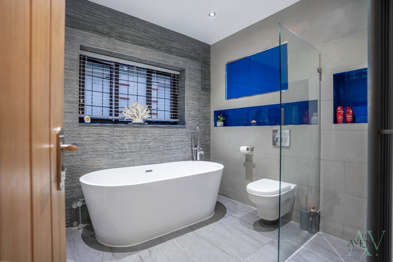 4 bed detached house for sale in Chestnut Avenue, North Grays 19