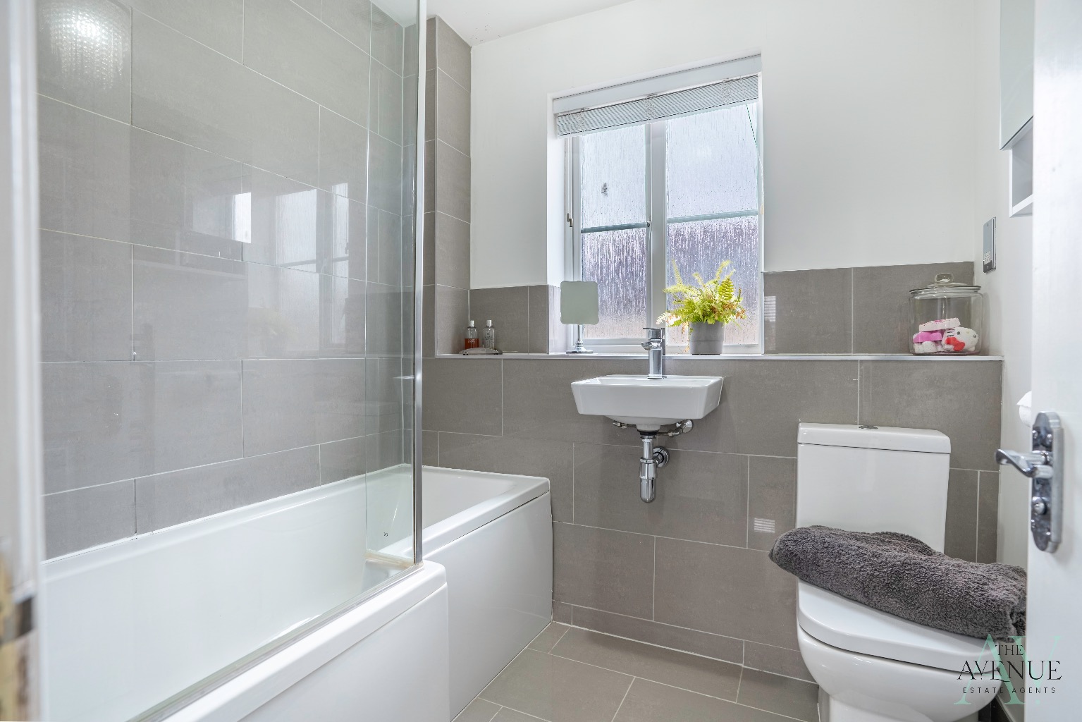 3 bed terraced house for sale in Wingfield Drive, Orsett 12