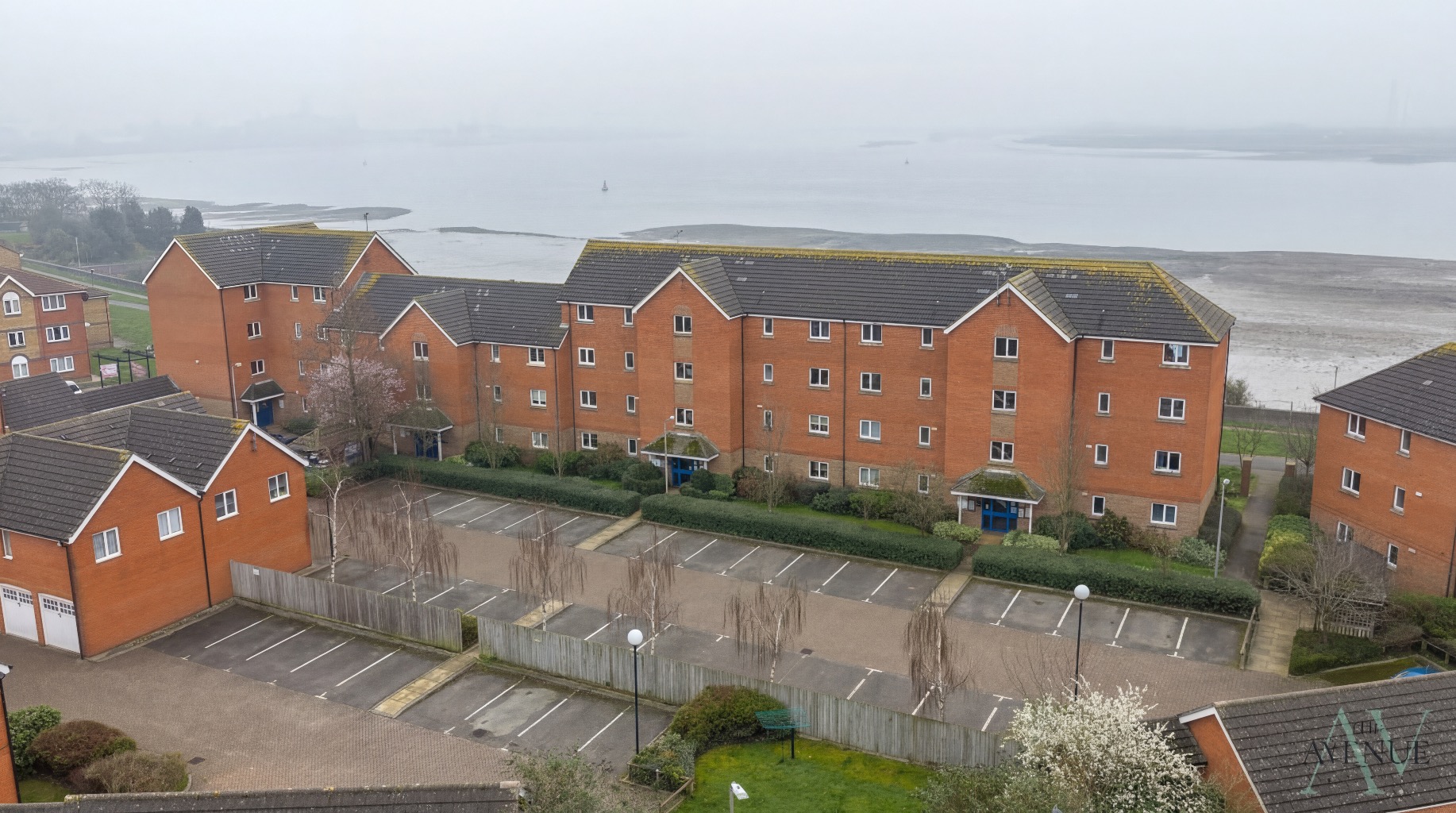 2 bed flat for sale in Worthing Close, Grays  - Property Image 1