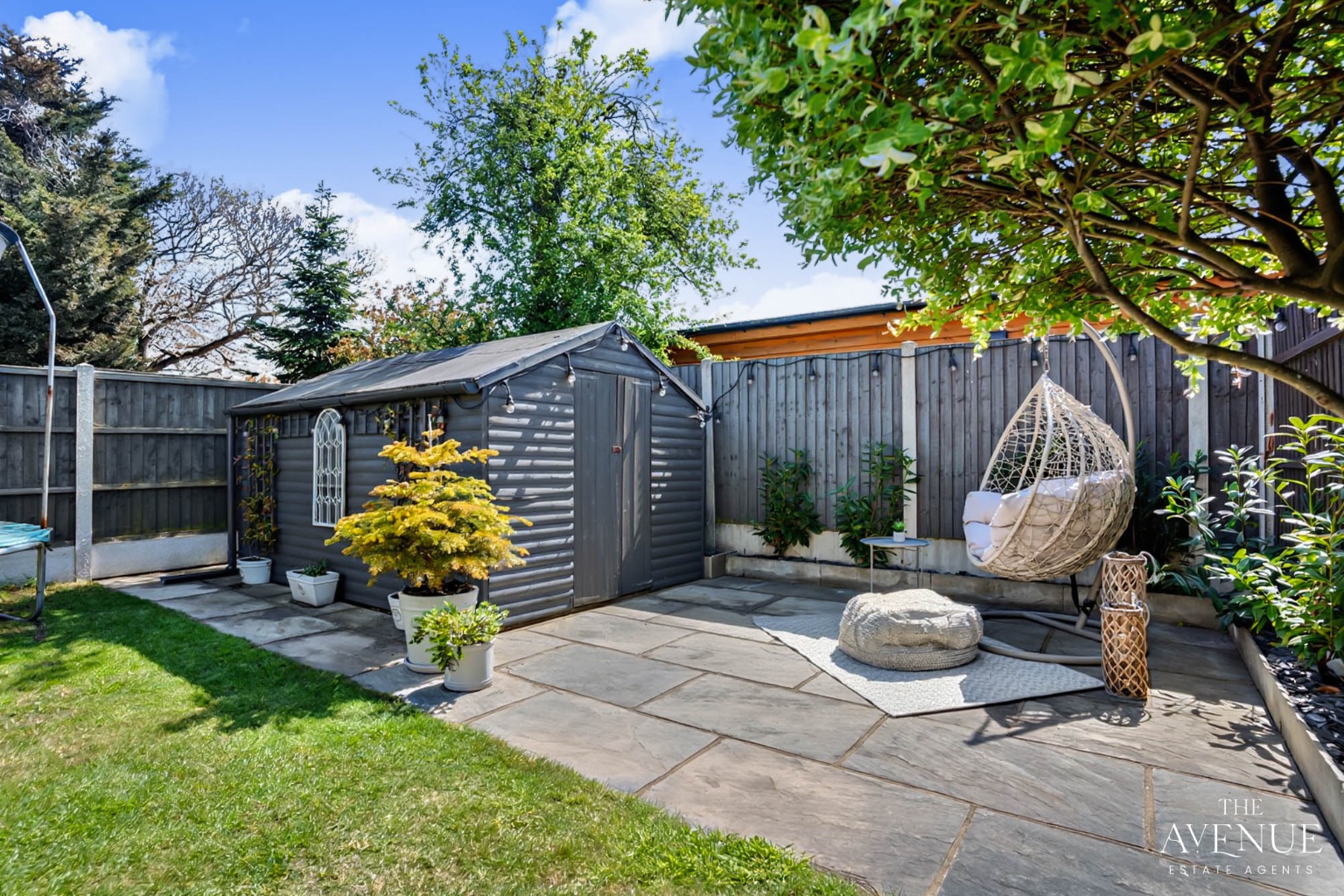 3 bed semi-detached house for sale in Parkside, Woodside  - Property Image 6
