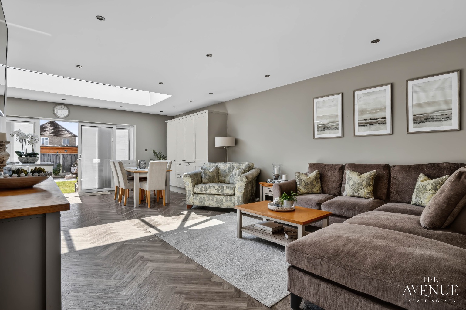 3 bed semi-detached house for sale in Parkside, Woodside 1