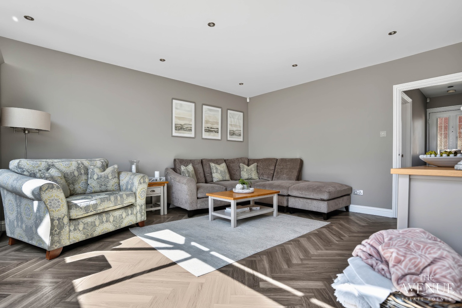 3 bed semi-detached house for sale in Parkside, Woodside  - Property Image 11