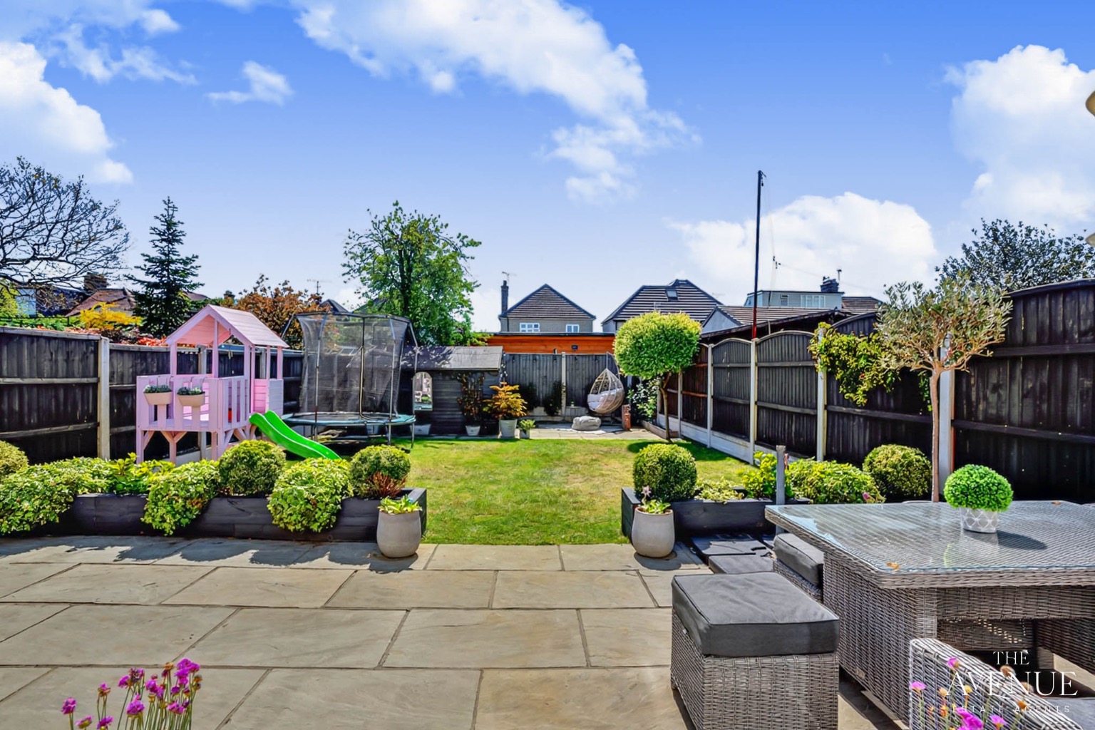 3 bed semi-detached house for sale in Parkside, Woodside  - Property Image 5