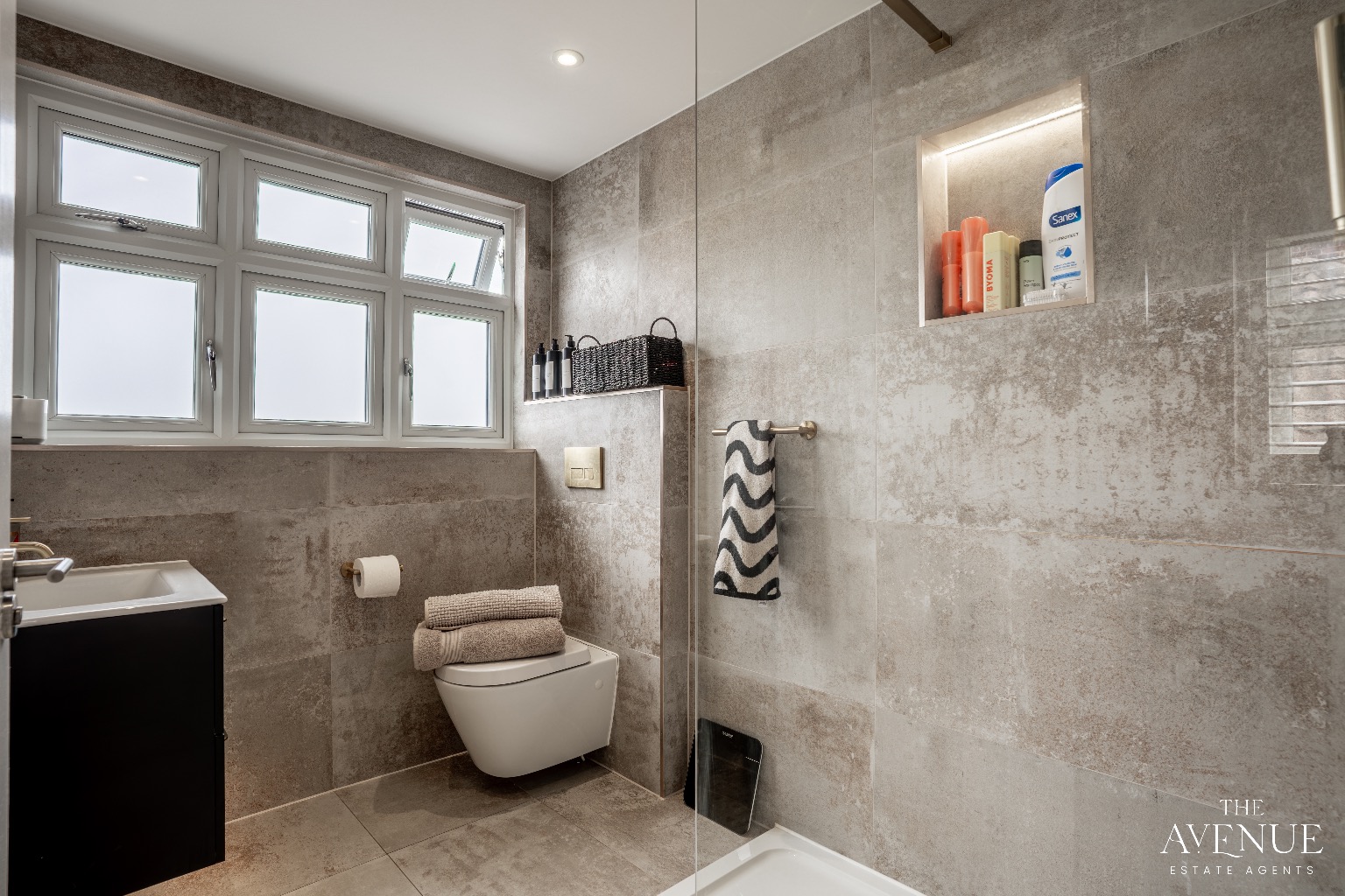 4 bed chalet for sale in Grangewood Avenue, Woodside 12