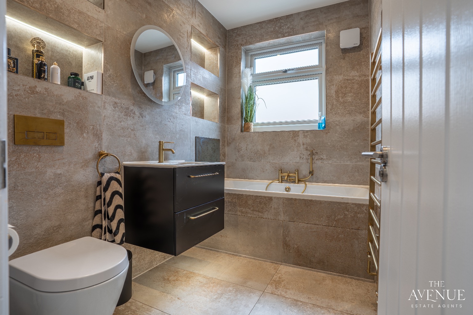4 bed chalet for sale in Grangewood Avenue, Woodside  - Property Image 17