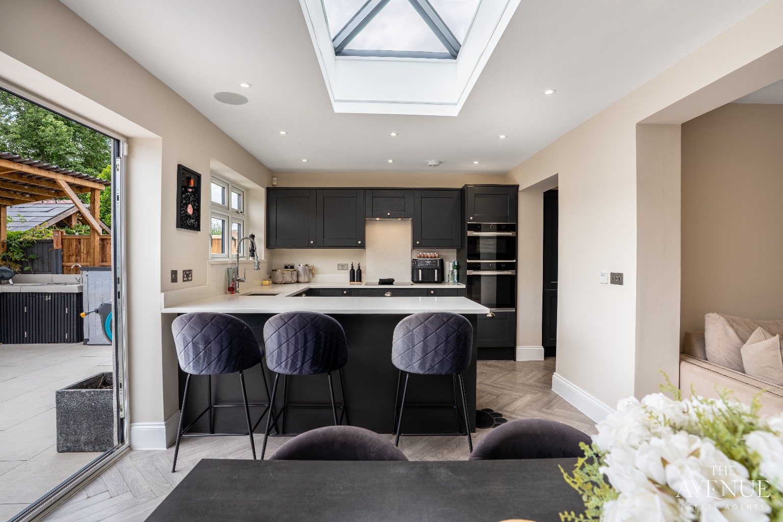 4 bed chalet for sale in Grangewood Avenue, Woodside 4