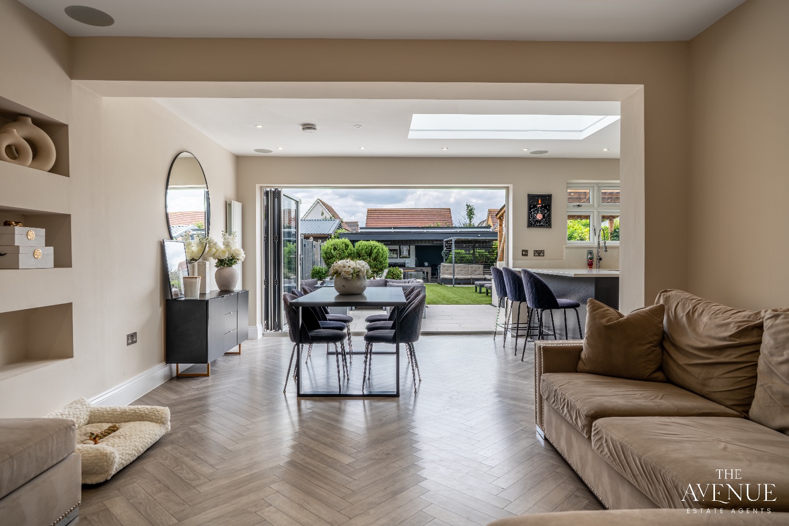 4 bed chalet for sale in Grangewood Avenue, Woodside 3