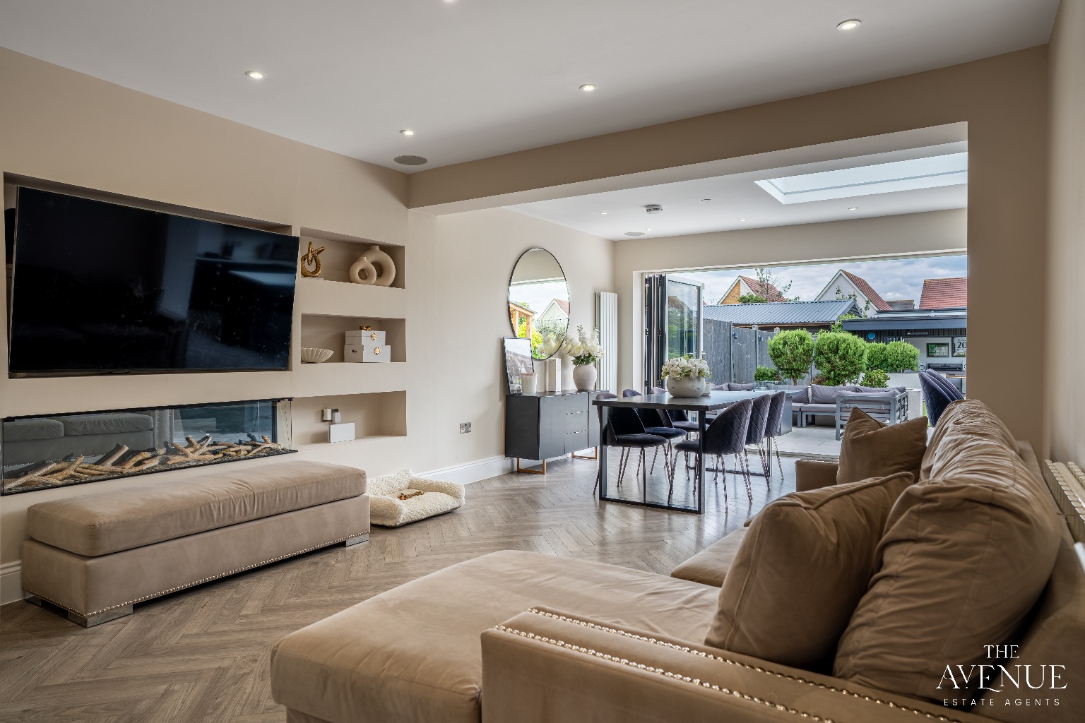 4 bed chalet for sale in Grangewood Avenue, Woodside 2