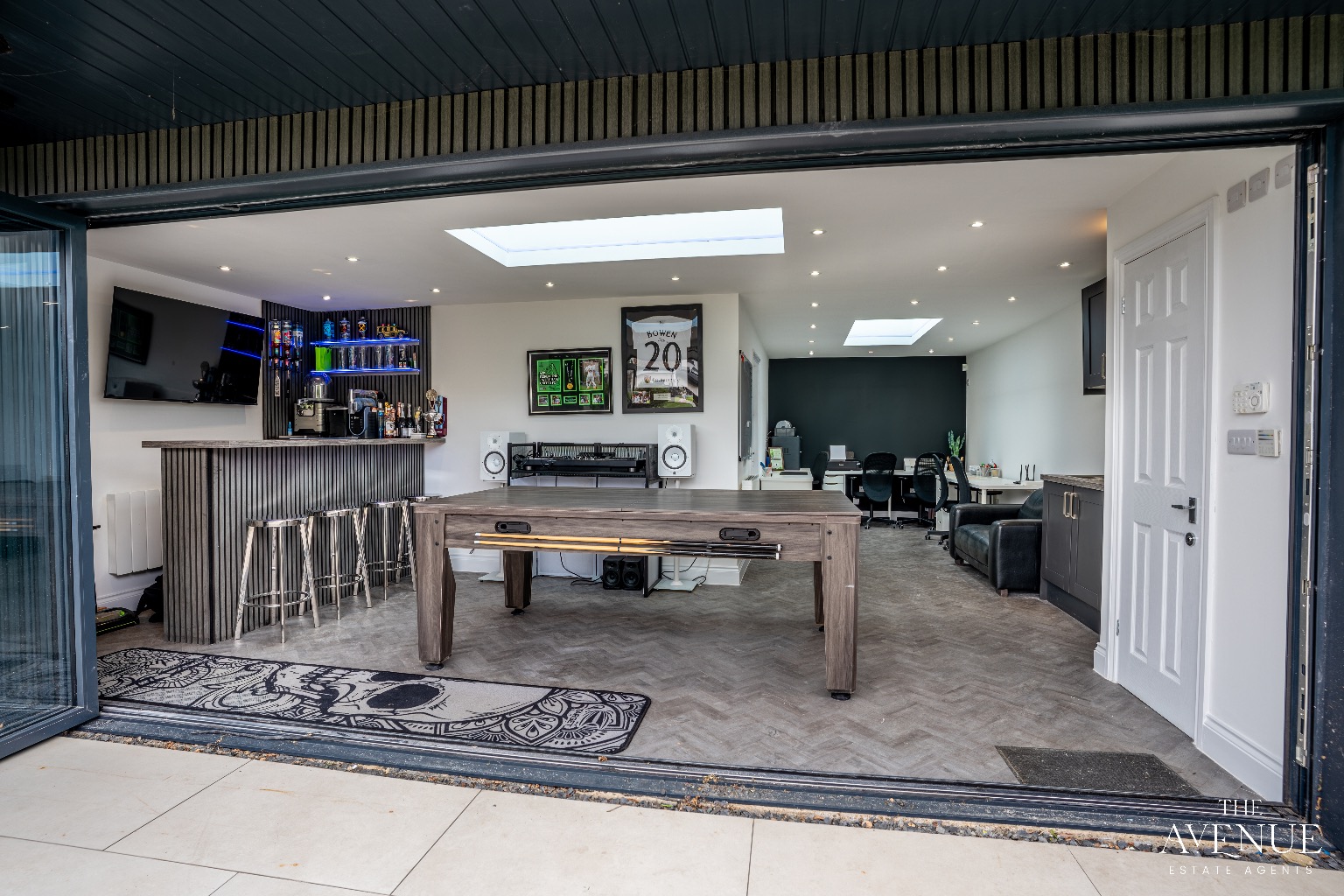 4 bed chalet for sale in Grangewood Avenue, Woodside 18
