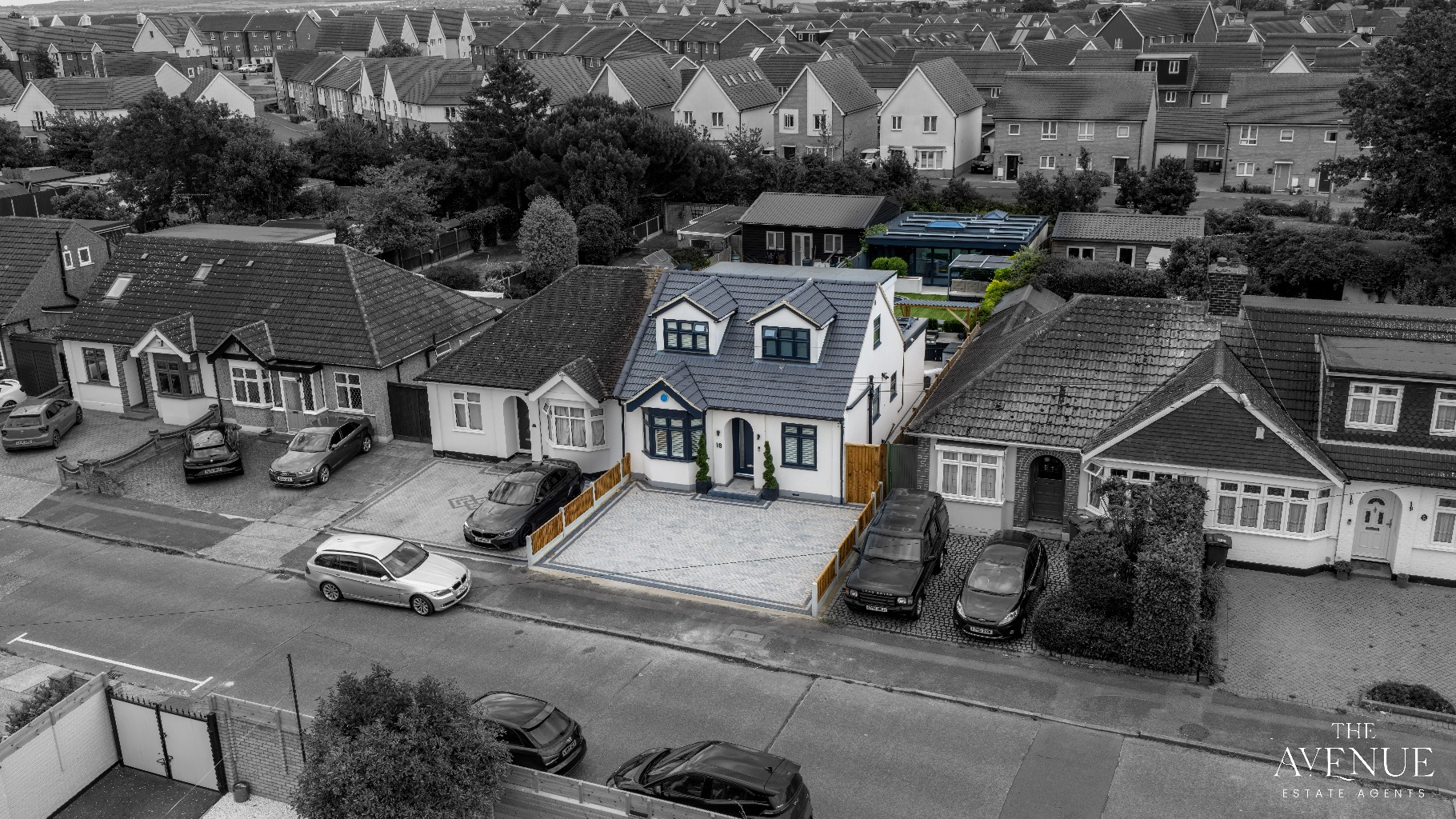 4 bed chalet for sale in Grangewood Avenue, Woodside  - Property Image 1