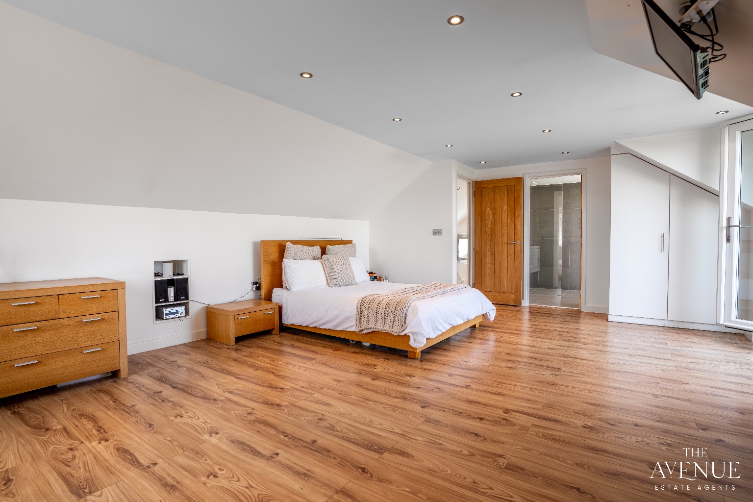 5 bed detached house for sale in High Road, Fobbing, Stanford-le-hope  - Property Image 9