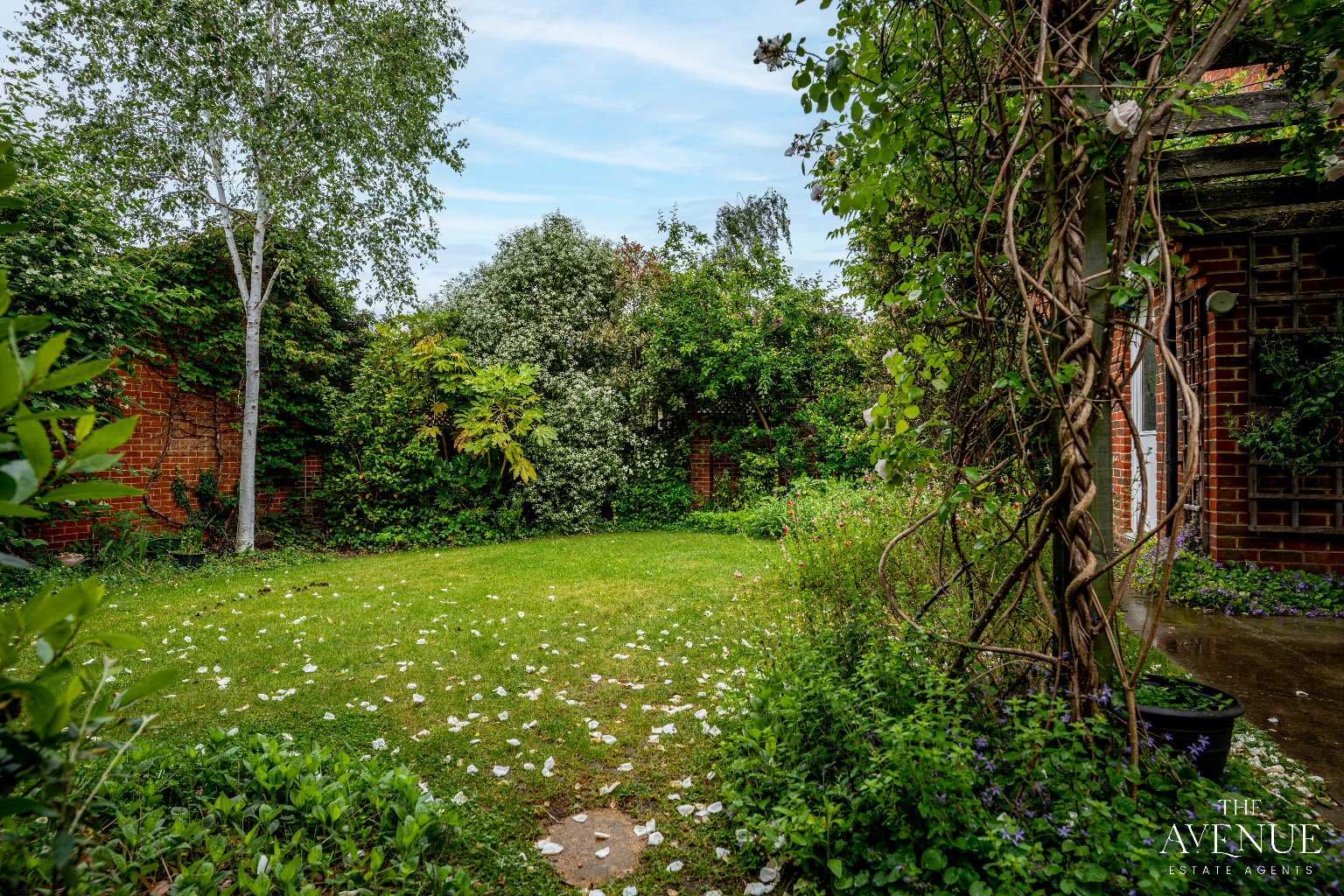 5 bed detached house for sale in Sachfield Drive, Chafford Hundred 16