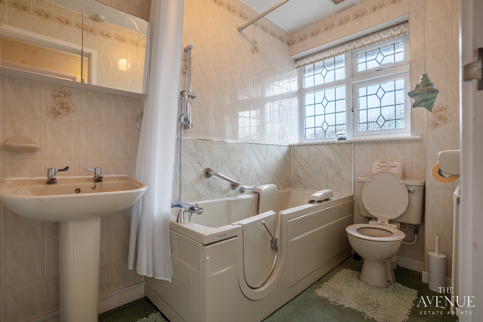 2 bed detached bungalow for sale in Rectory Avenue, Rochford  - Property Image 7