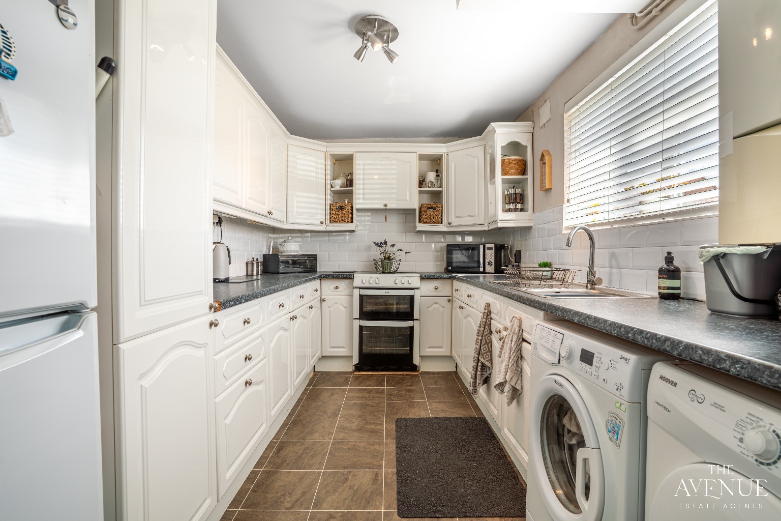 3 bed terraced house for sale in Jenningham Drive, Grays 3