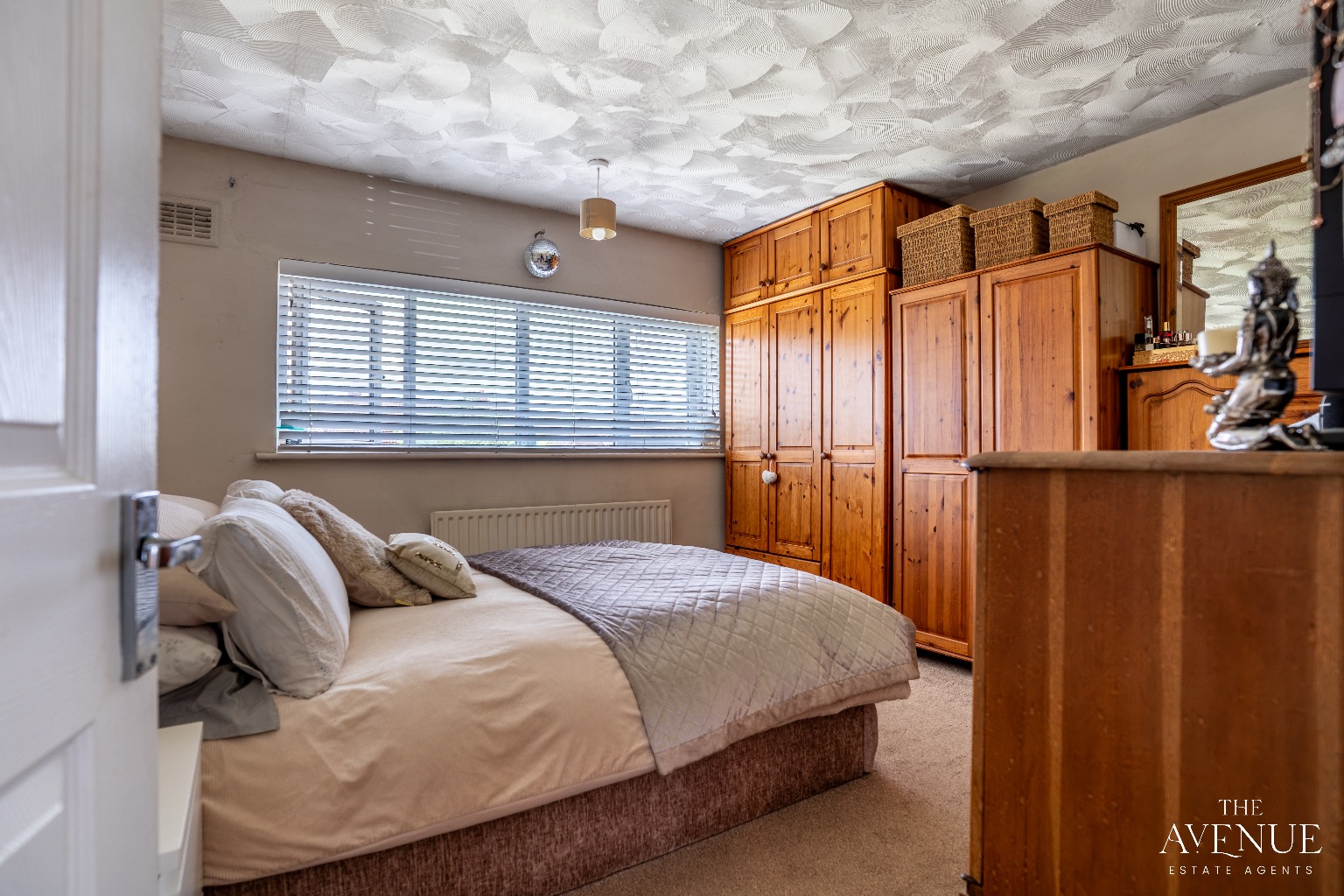 3 bed terraced house for sale in Jenningham Drive, Grays 5