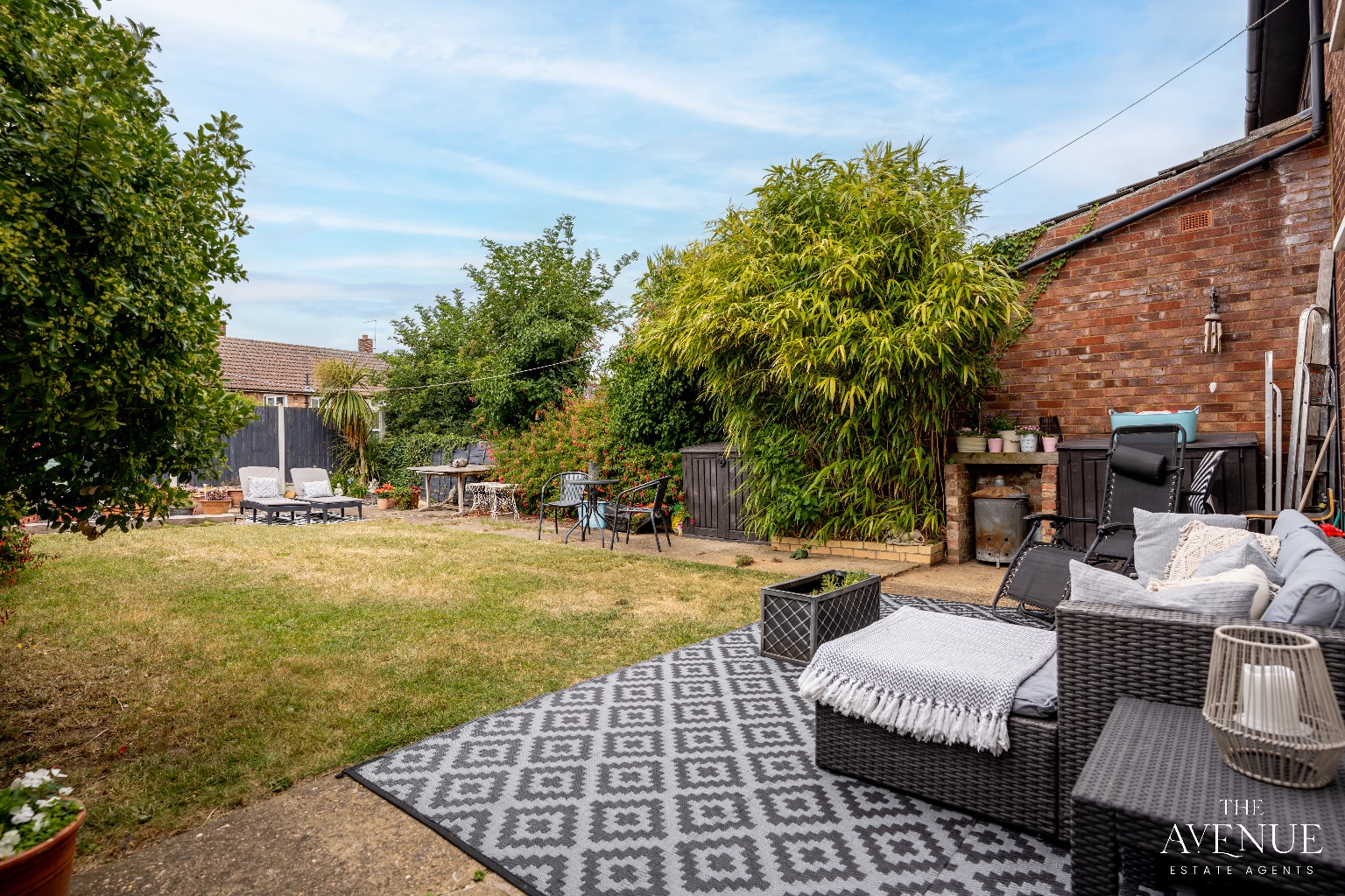 3 bed terraced house for sale in Jenningham Drive, Grays 8