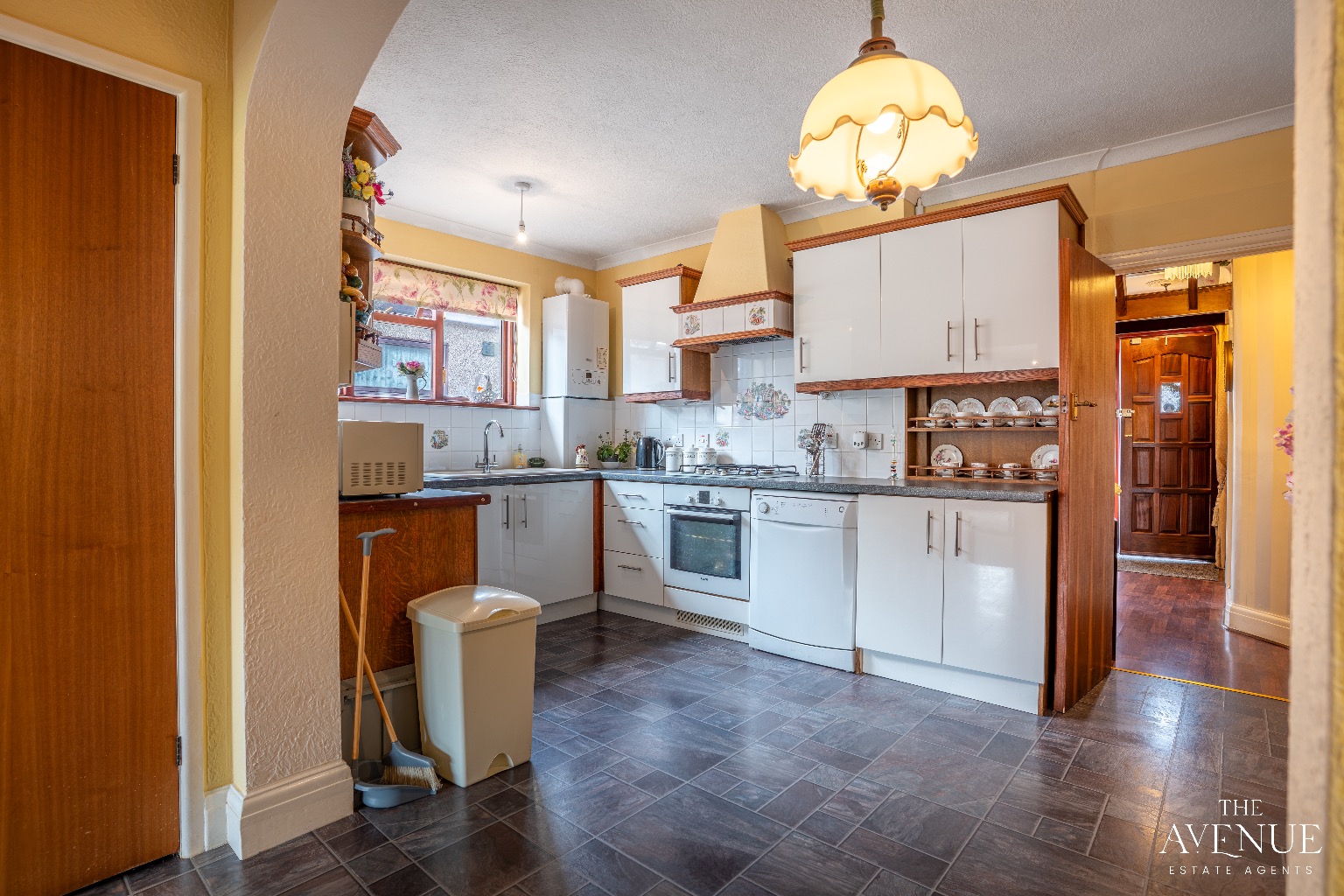 4 bed semi-detached bungalow for sale in Laird Avenue, Grays  - Property Image 5