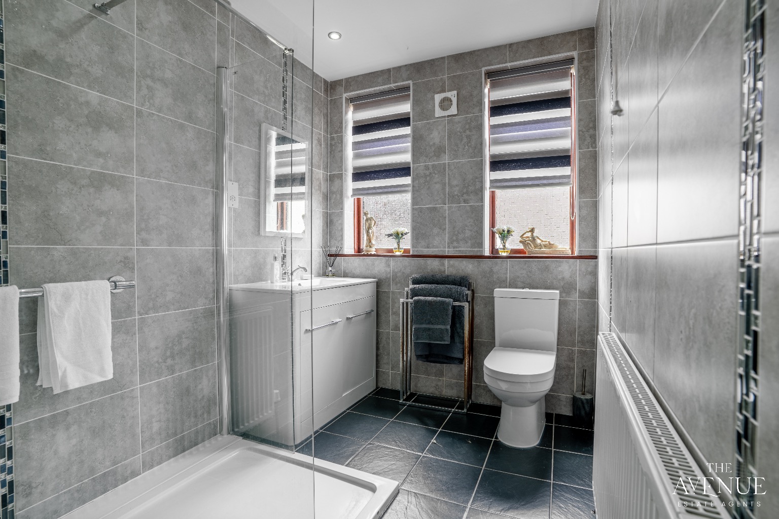 4 bed semi-detached bungalow for sale in Laird Avenue, Grays 10