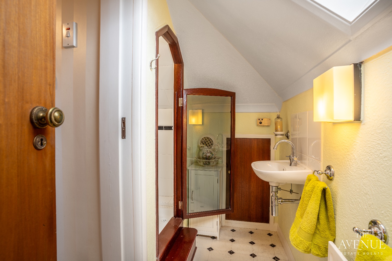 4 bed semi-detached bungalow for sale in Laird Avenue, Grays  - Property Image 15