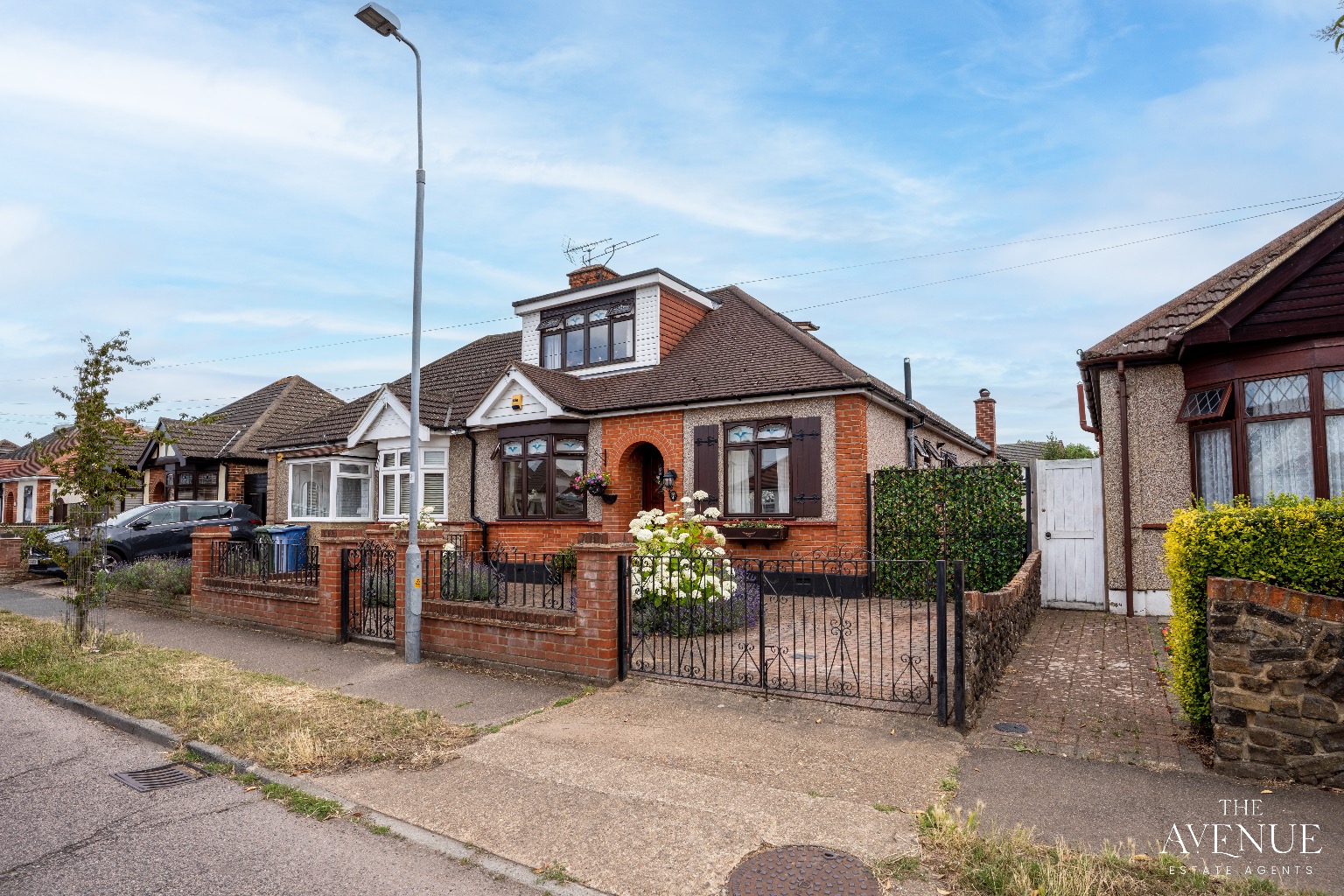 4 bed semi-detached bungalow for sale in Laird Avenue, Grays  - Property Image 1