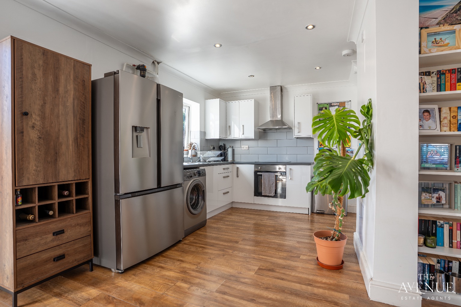 2 bed terraced house for sale in Abbotts Drive, Stanford-le-hope  - Property Image 4