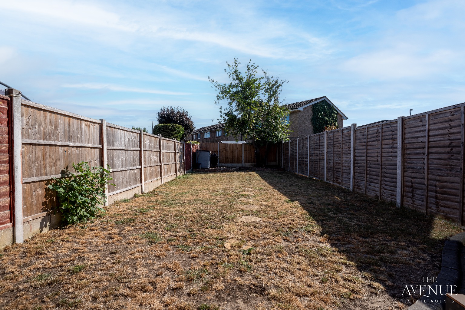 2 bed terraced house for sale in Abbotts Drive, Stanford-le-hope  - Property Image 10