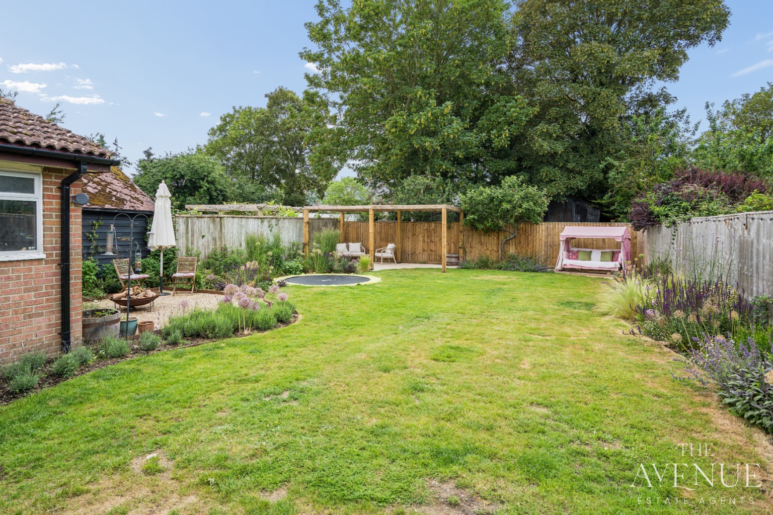 4 bed detached house for sale in Stunning Family Home - Benson, Oxfordshire - Property Image 3