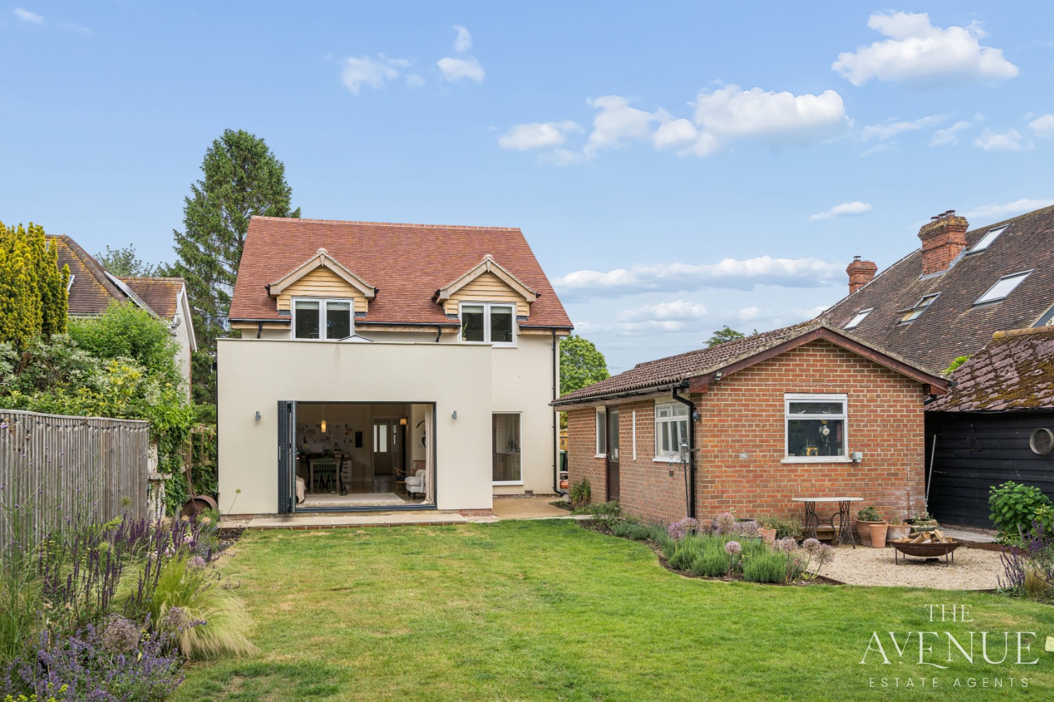 4 bed detached house for sale in Stunning Family Home - Benson, Oxfordshire 10