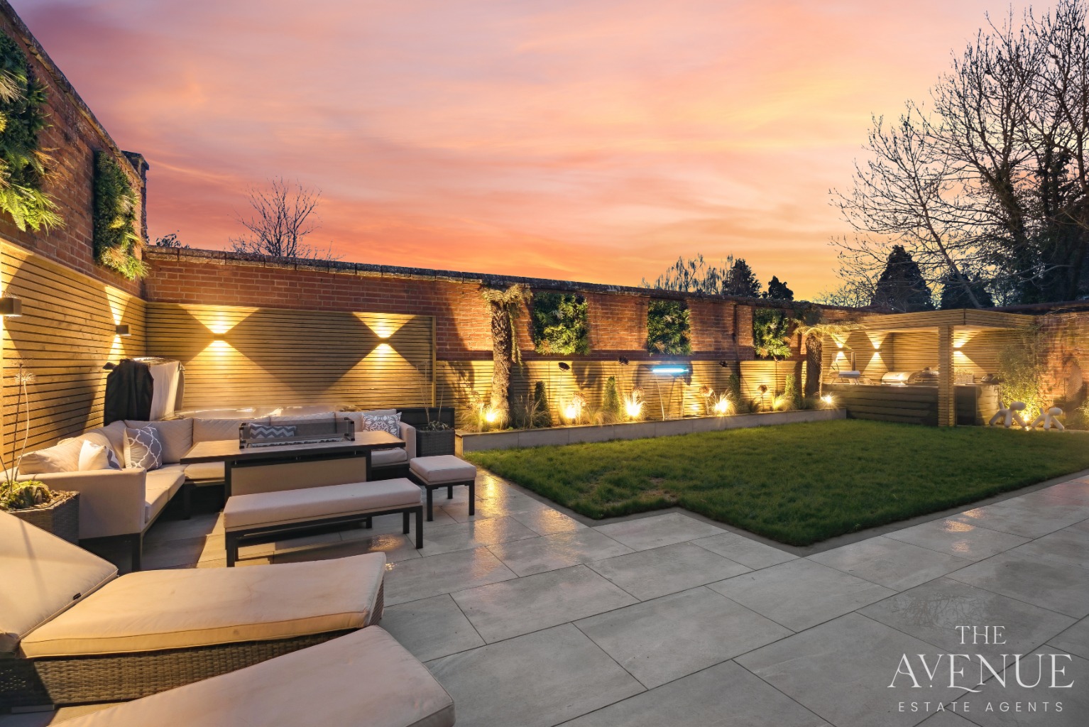 7 bed detached house for sale in Stunning Family Home + Two Bedroom Annex - Property Image 1