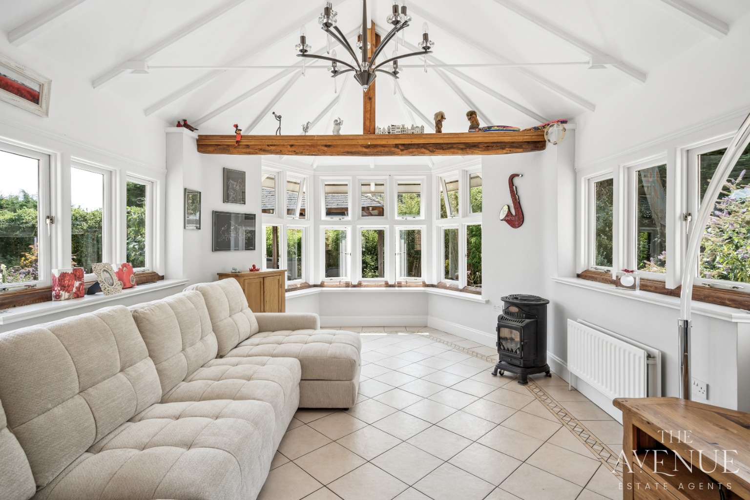 4 bed detached house for sale in Perfect Home for Family & Entertaining - Upper Basildon 7